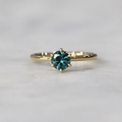 ROUND / TEAL PARTI SAPPHIRE RING