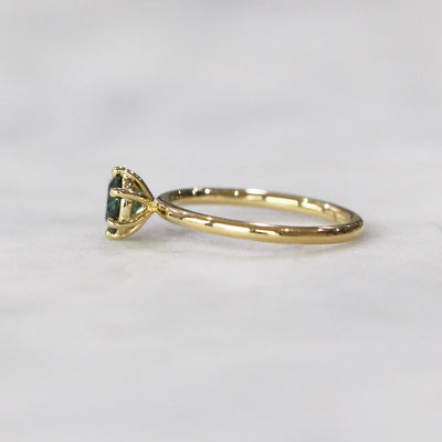 ROUND / TEAL PARTI SAPPHIRE RING