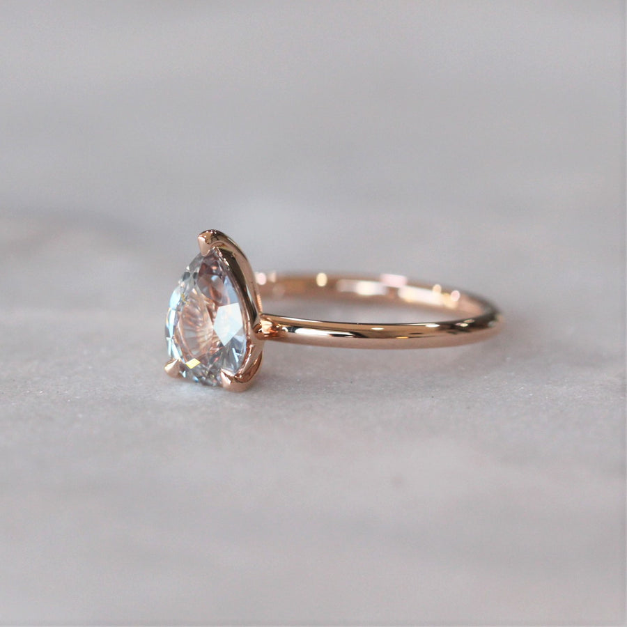 PEAR / GREY CEYLON SAPPHIRE RING