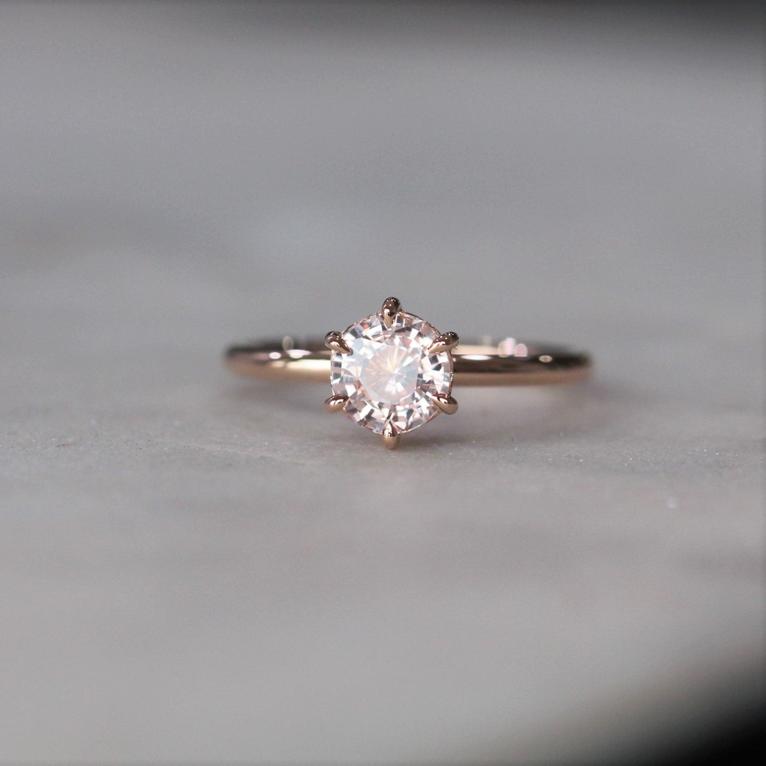 ROUND / PEACH CEYLON SAPPHIRE RING