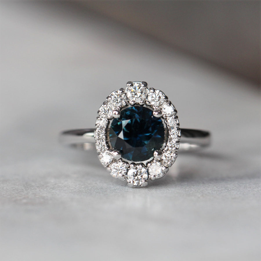 AUSTRALIAN SAPPHIRE / VINTAGE HALO RING