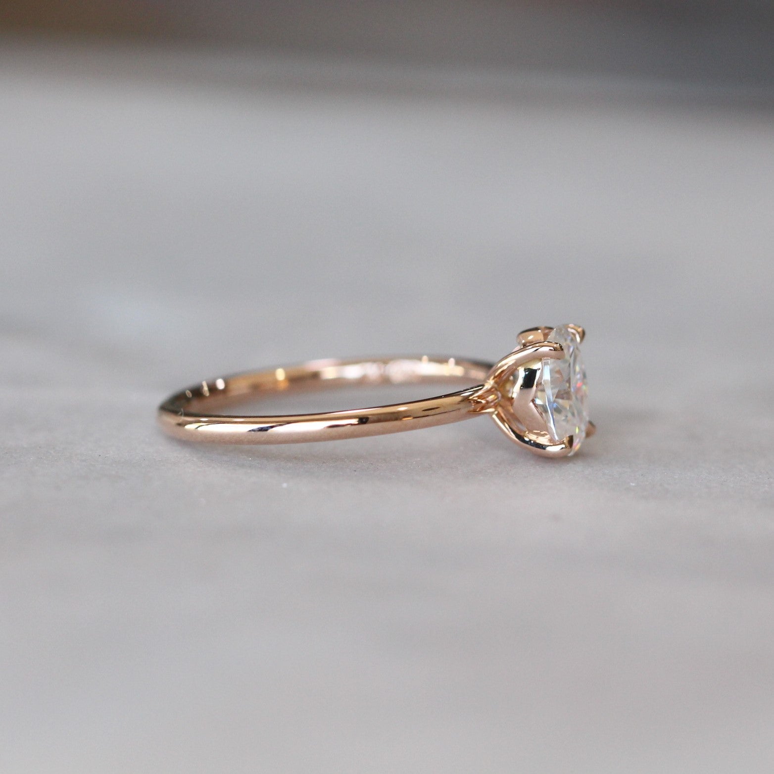 CLARA / MOISSANITE SOLITAIRE RING