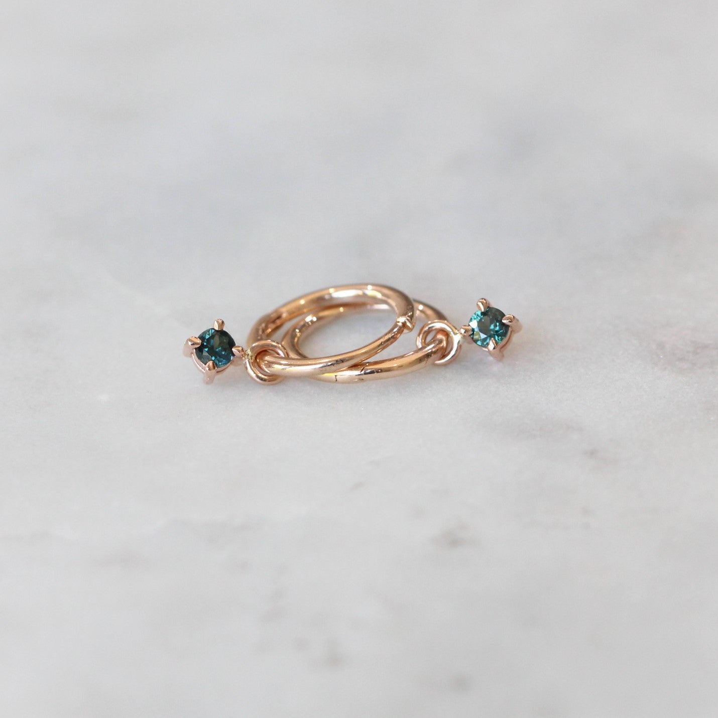 PARTI SAPPHIRE / MINI HOOP EARRINGS