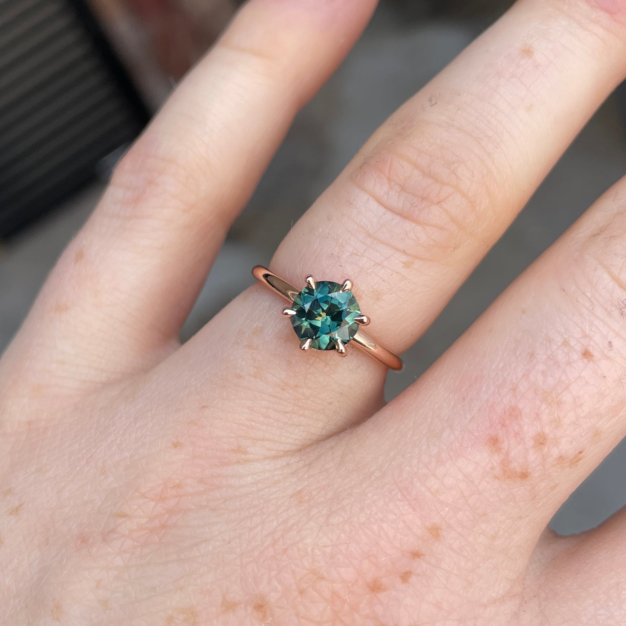 ROUND / SAPPHIRE SOLITAIRE RING ii