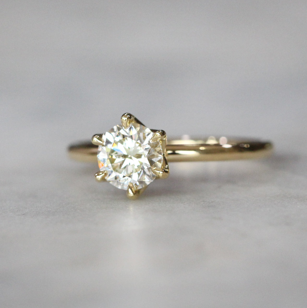 0.87ct ROUND DIAMOND / LOTUS RING