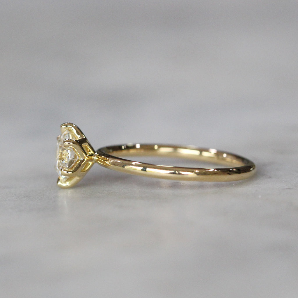 0.87ct ROUND DIAMOND / LOTUS RING