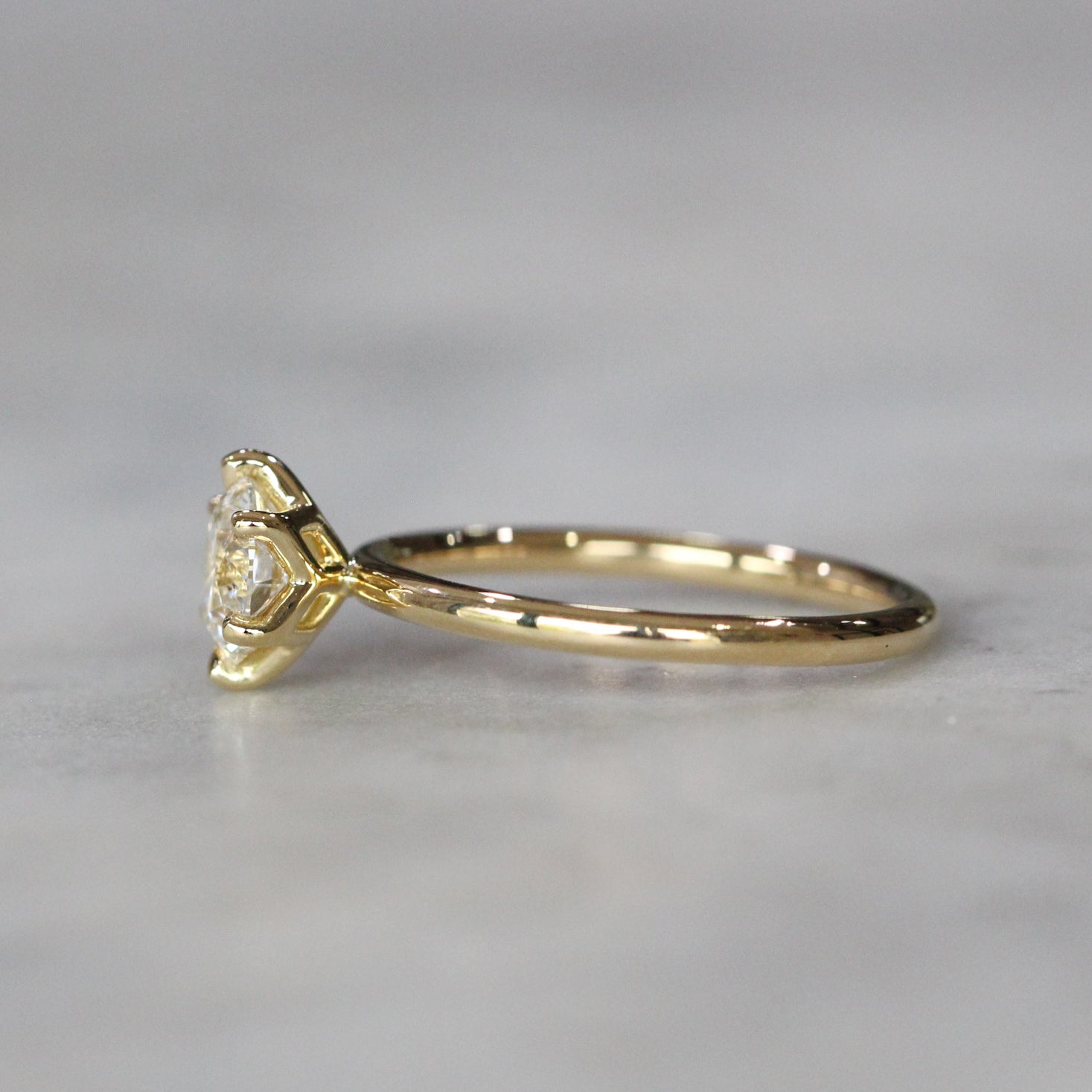 0.87ct ROUND DIAMOND / LOTUS RING