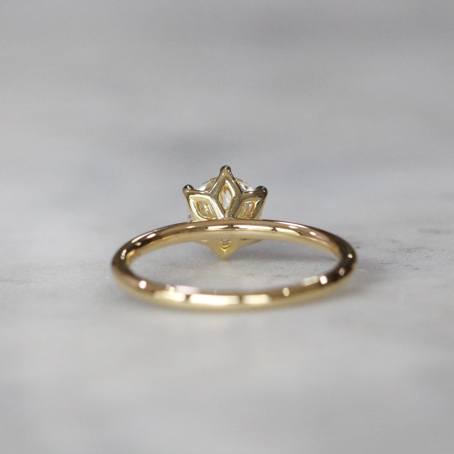 0.87ct ROUND DIAMOND / LOTUS RING