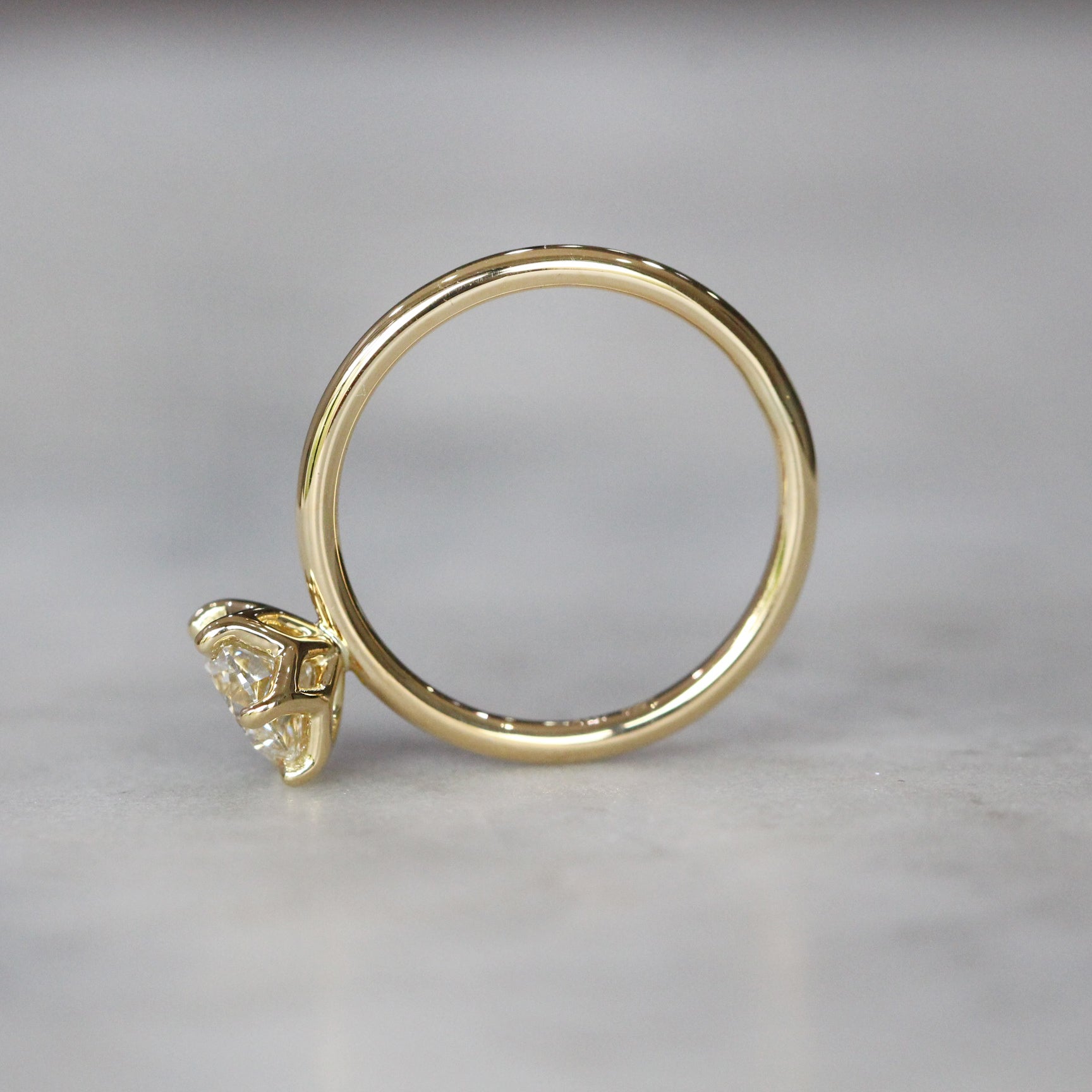 0.87ct ROUND DIAMOND / LOTUS RING