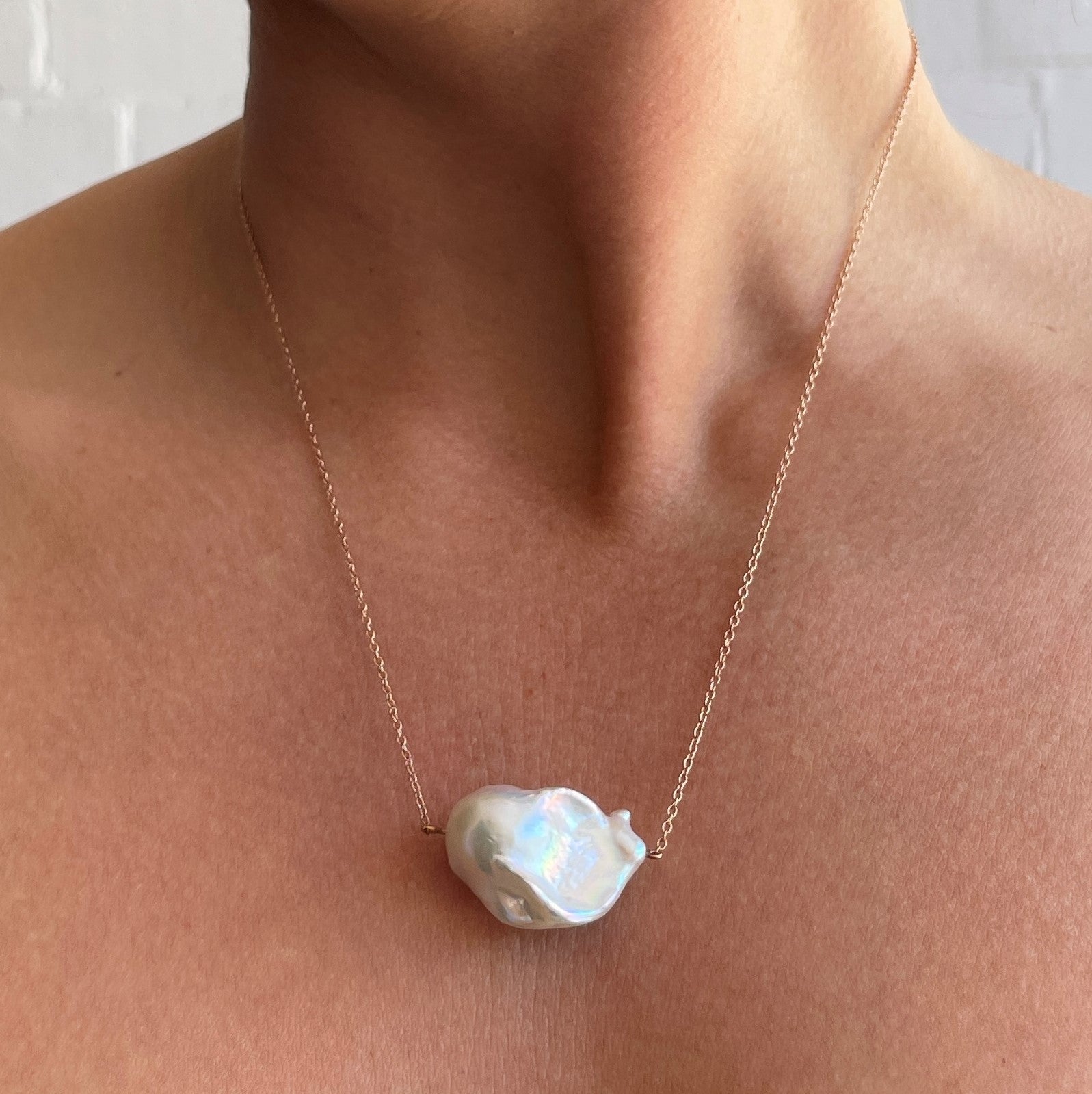 STATEMENT / PEARL NECKLACE