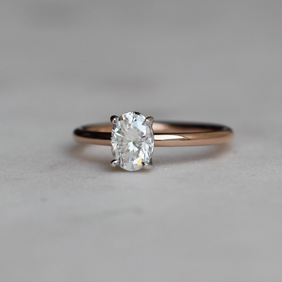 OVAL / MOISSANITE SOLITAIRE RING