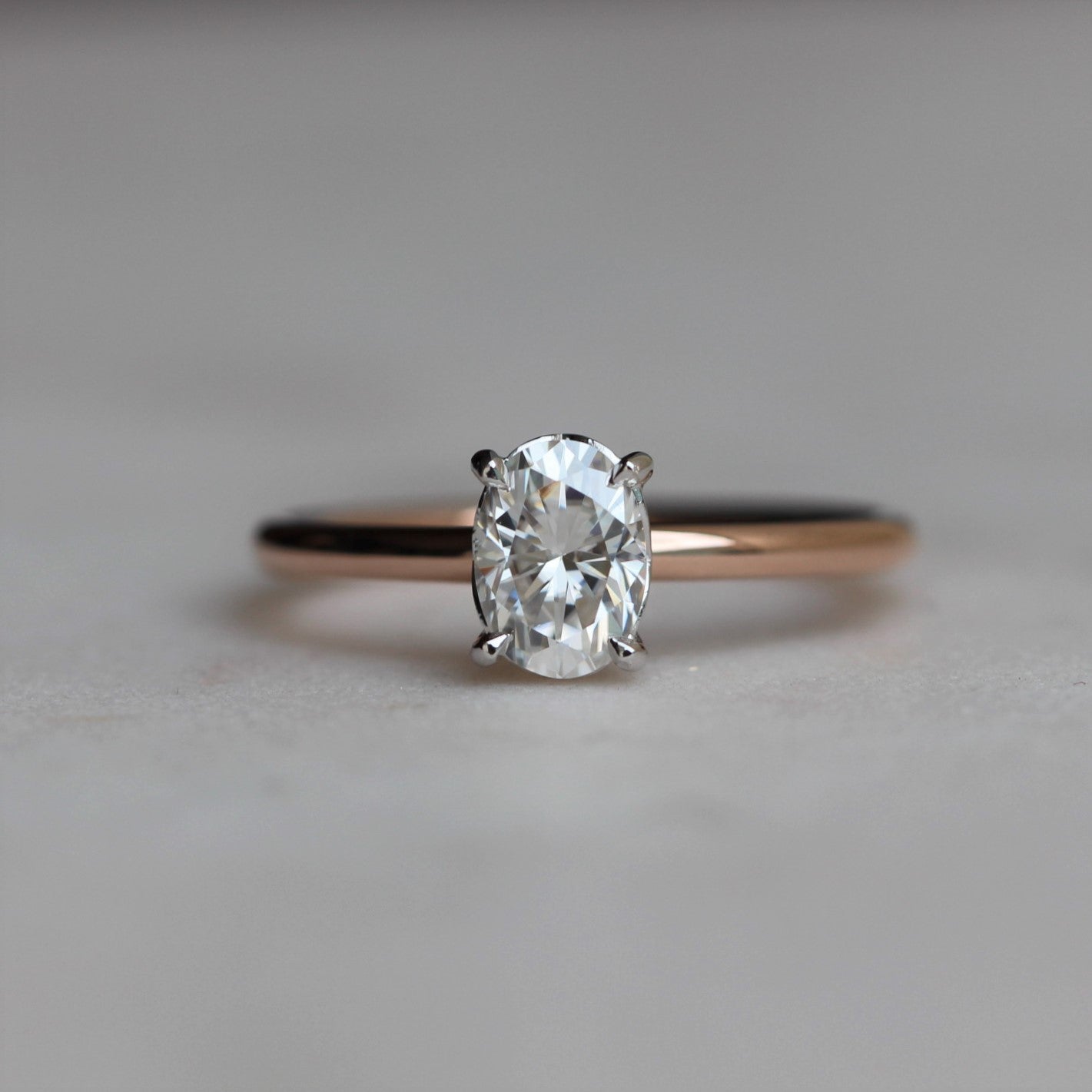 CLARA / MOISSANITE SOLITAIRE RING