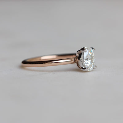 OVAL / MOISSANITE SOLITAIRE RING