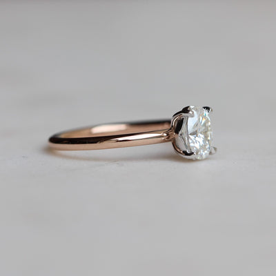 CLARA / MOISSANITE SOLITAIRE RING