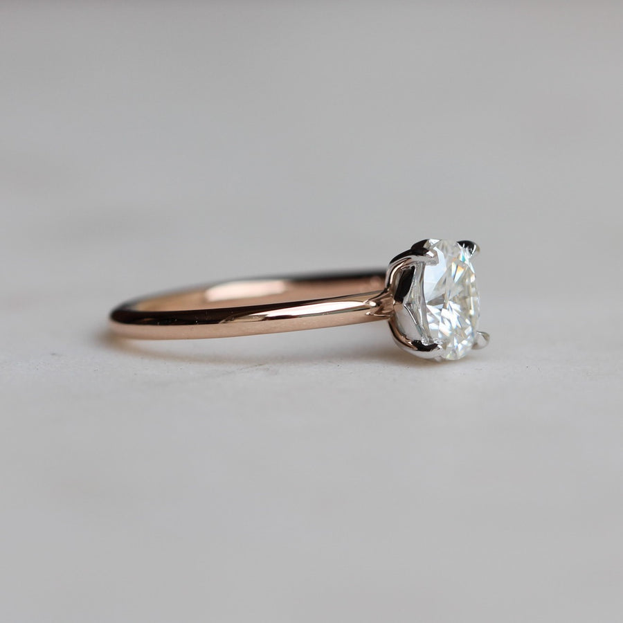 CLARA / MOISSANITE SOLITAIRE RING