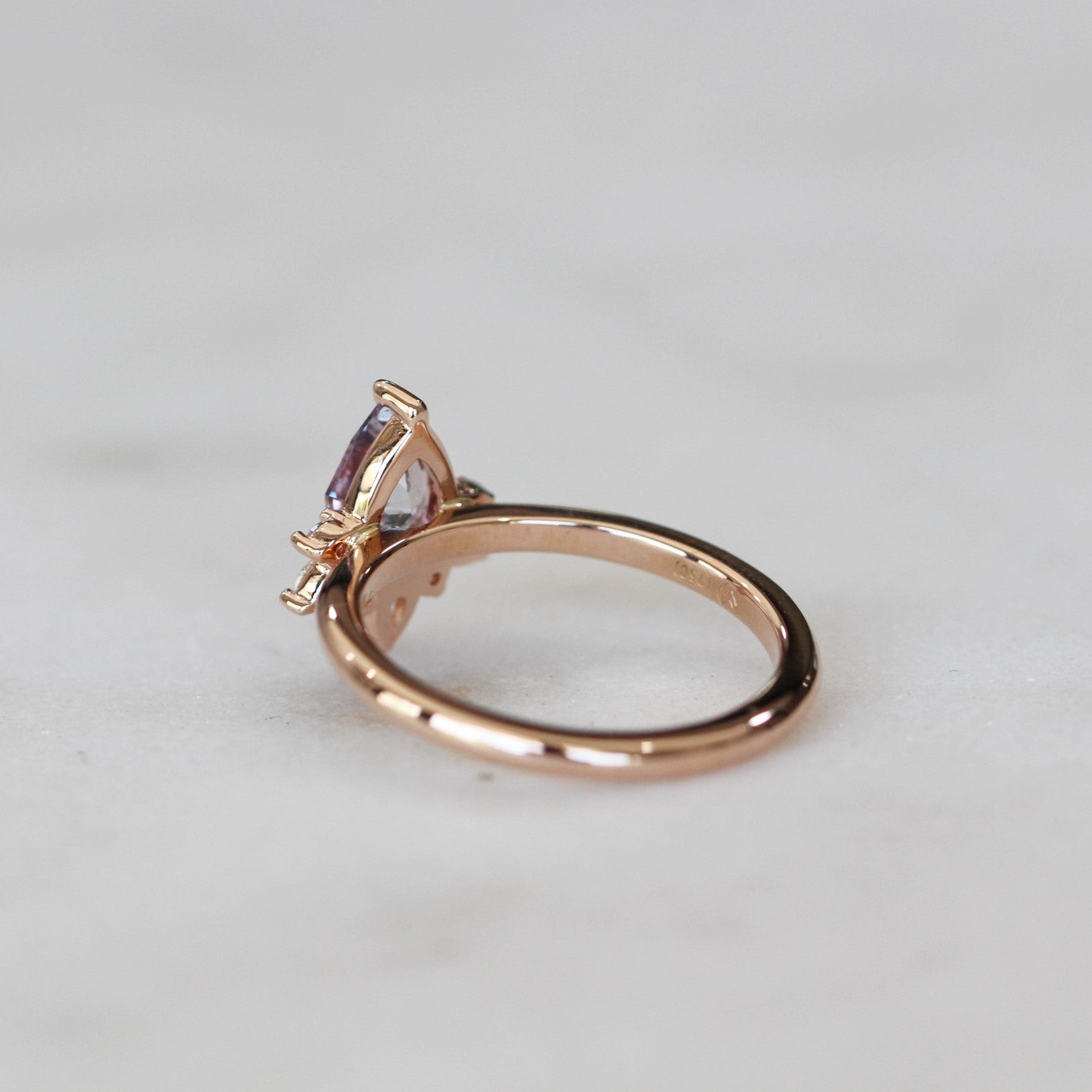GEOMETRIC PEAR SAPPHIRE / HALF HALO RING