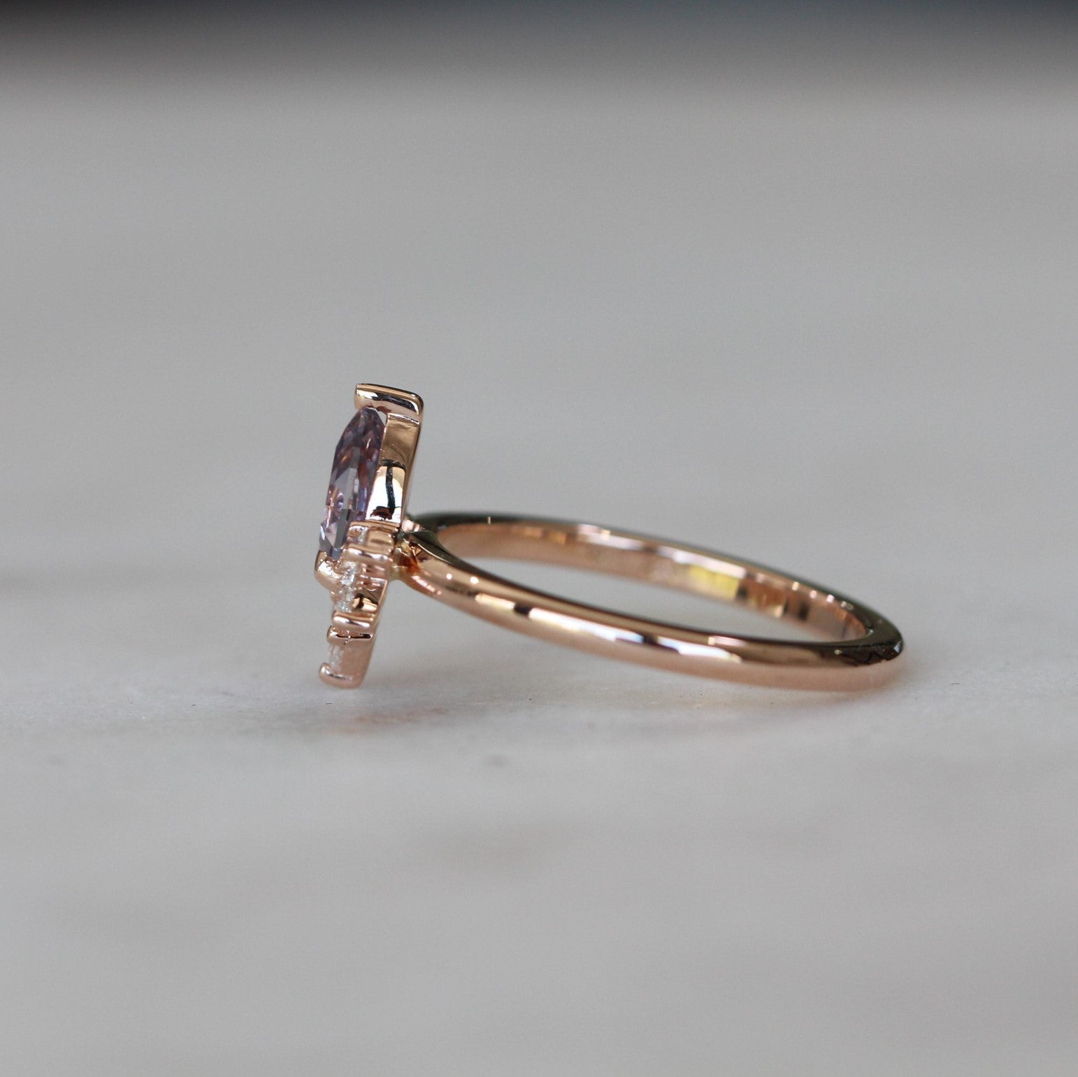 GEOMETRIC PEAR SAPPHIRE / HALF HALO RING