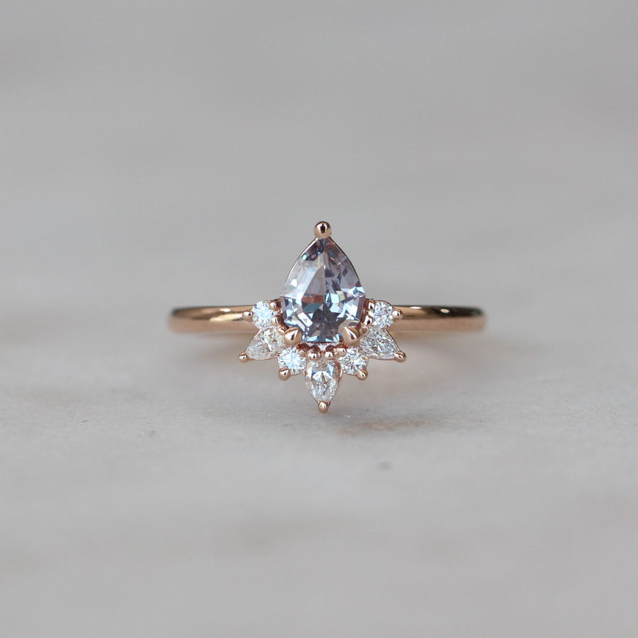 GEOMETRIC PEAR SAPPHIRE / HALF HALO RING