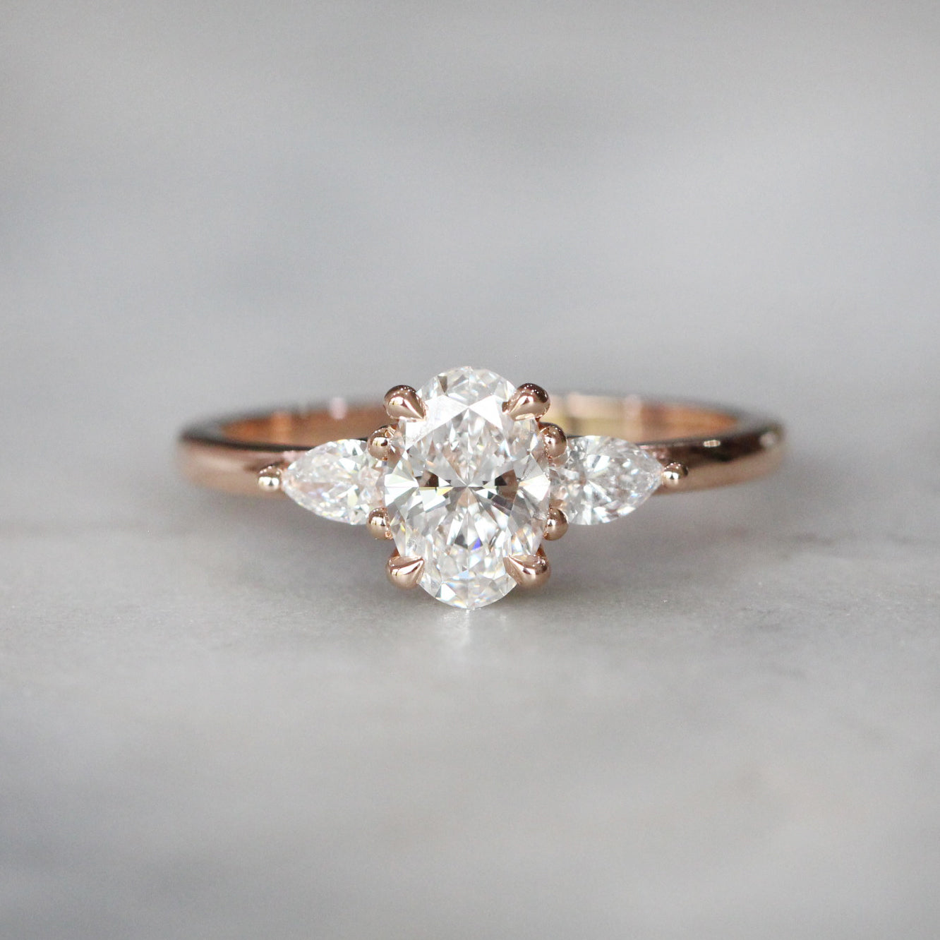 OVAL LAB DIAMOND / TRILOGY RING
