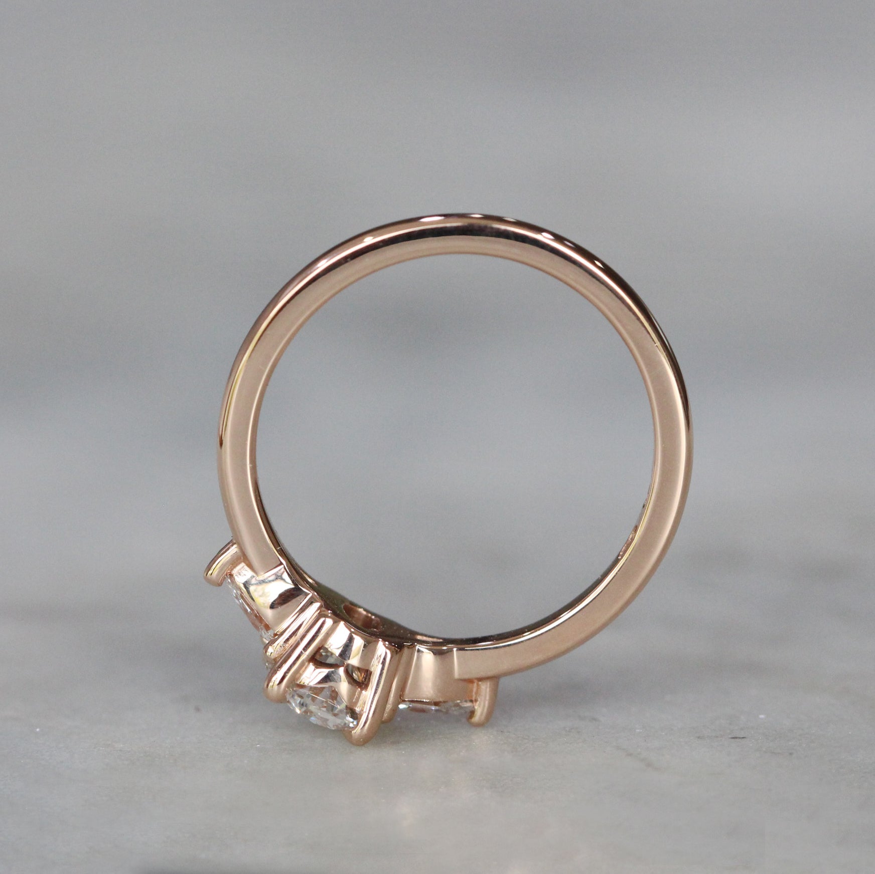 OVAL LAB DIAMOND / TRILOGY RING