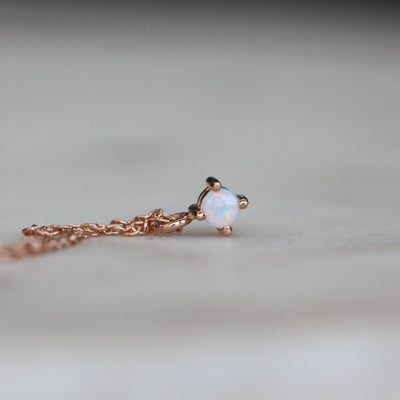 ROUND PETITE OPAL / NECKLACE