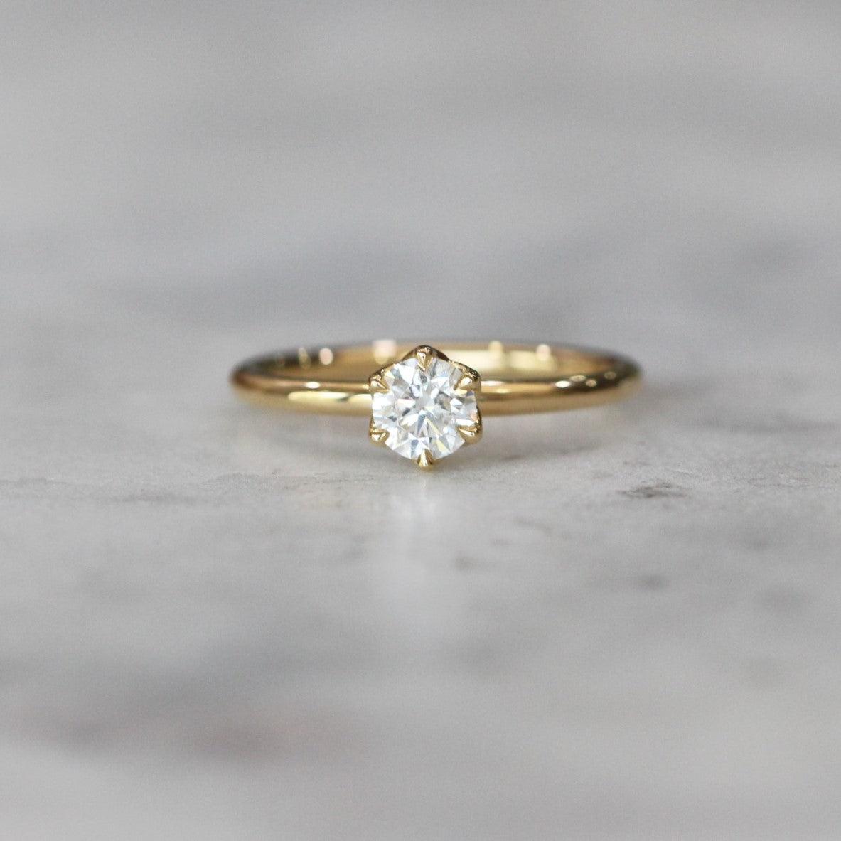 ROUND DIAMOND / LOTUS RING