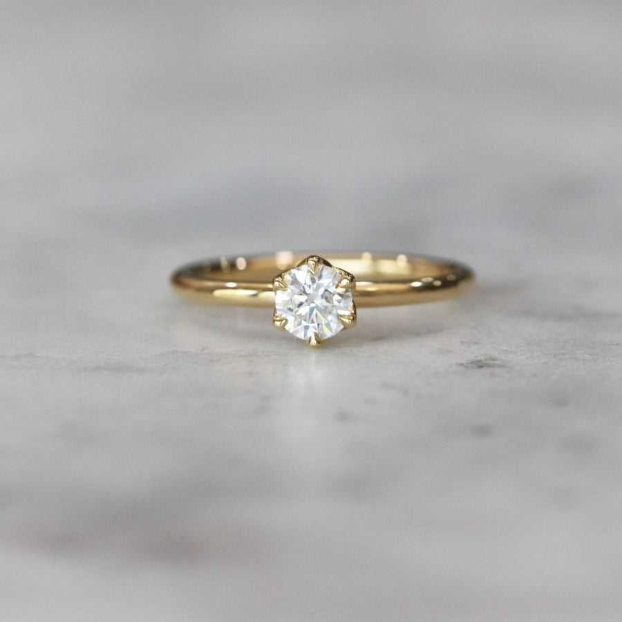 ROUND DIAMOND / LOTUS RING