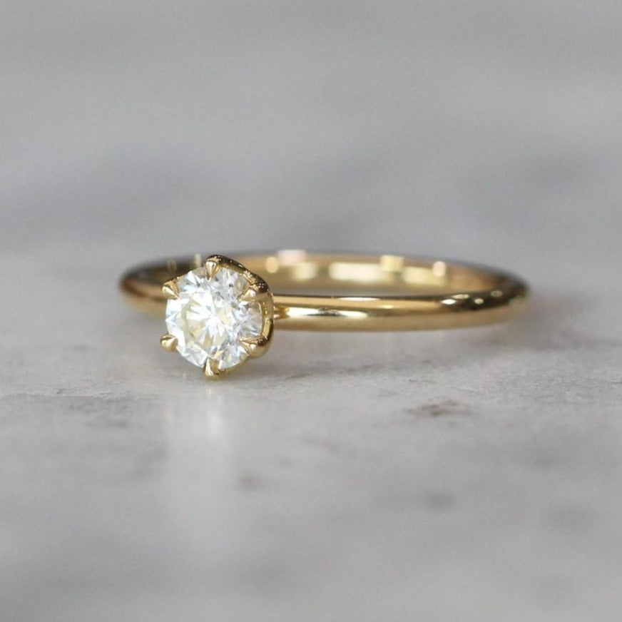 ROUND DIAMOND / LOTUS RING