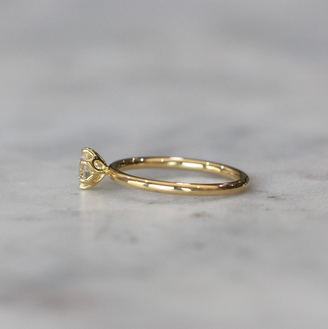 ROUND DIAMOND / LOTUS RING