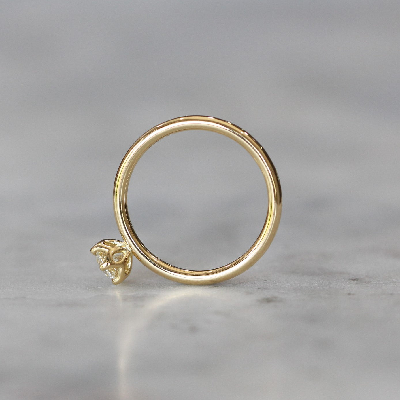 ROUND DIAMOND / LOTUS RING