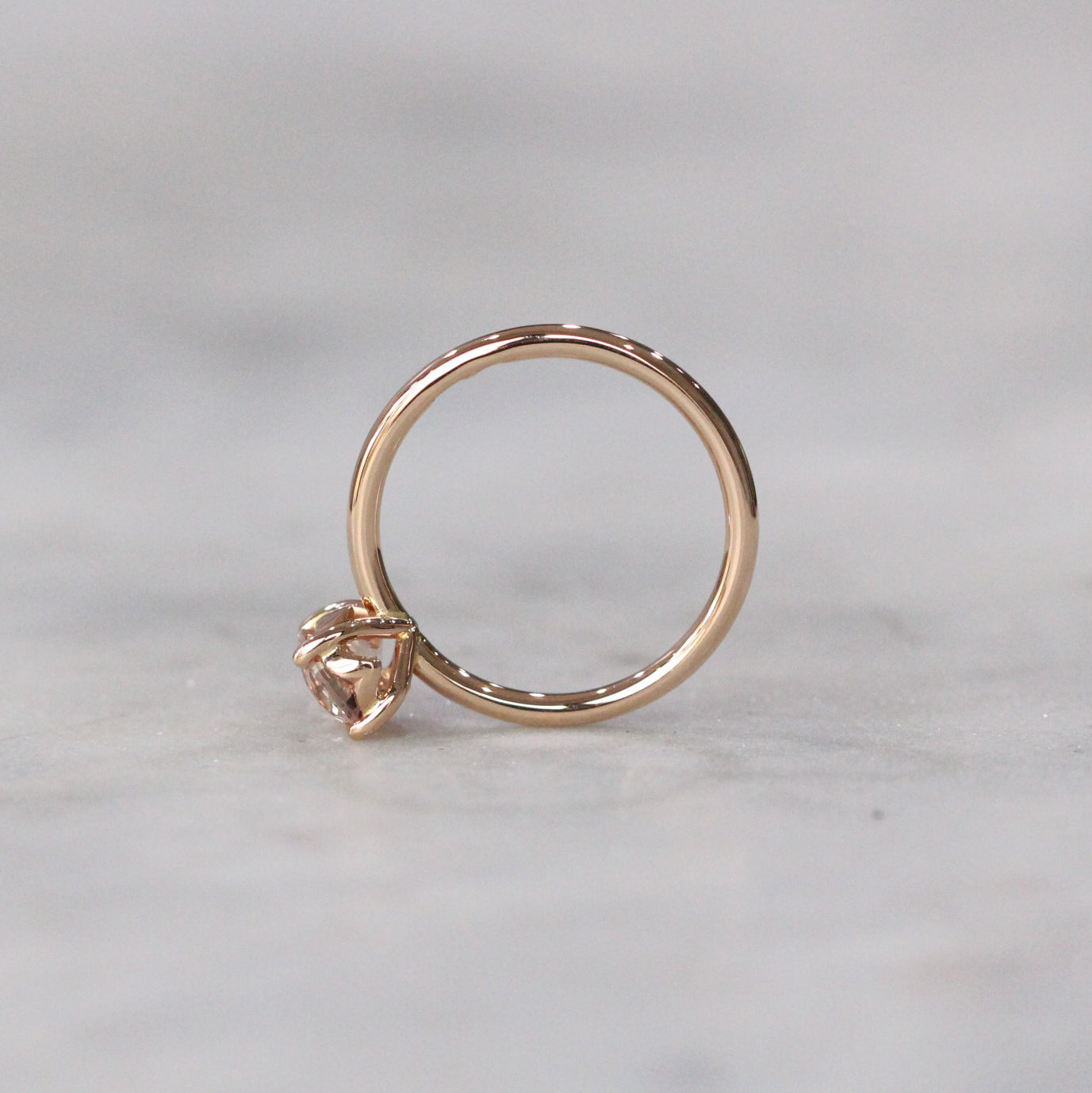 OVAL / PEACH CEYLON SOLITAIRE RING