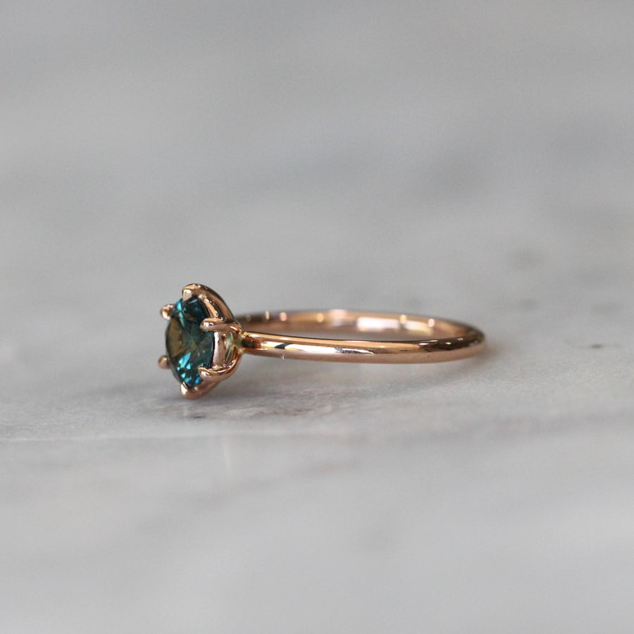 ROUND / TEAL PARTI SAPPHIRE RING II