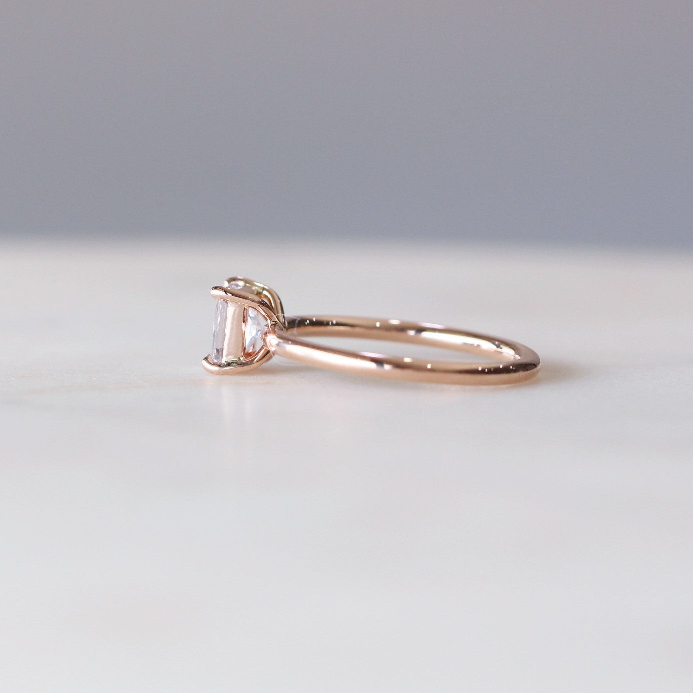 RADIANT / SAPPHIRE SOLITAIRE RING