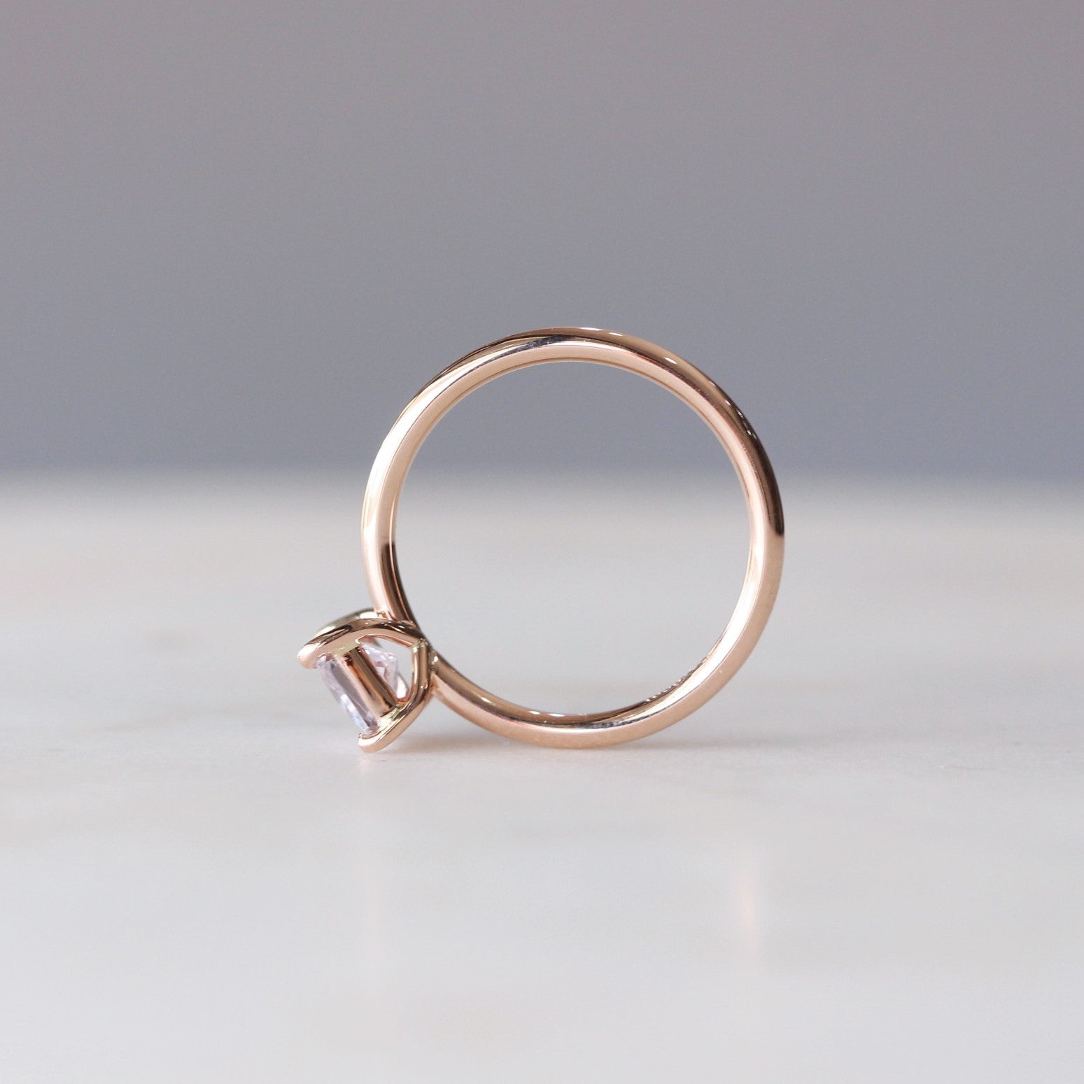 RADIANT / SAPPHIRE SOLITAIRE RING