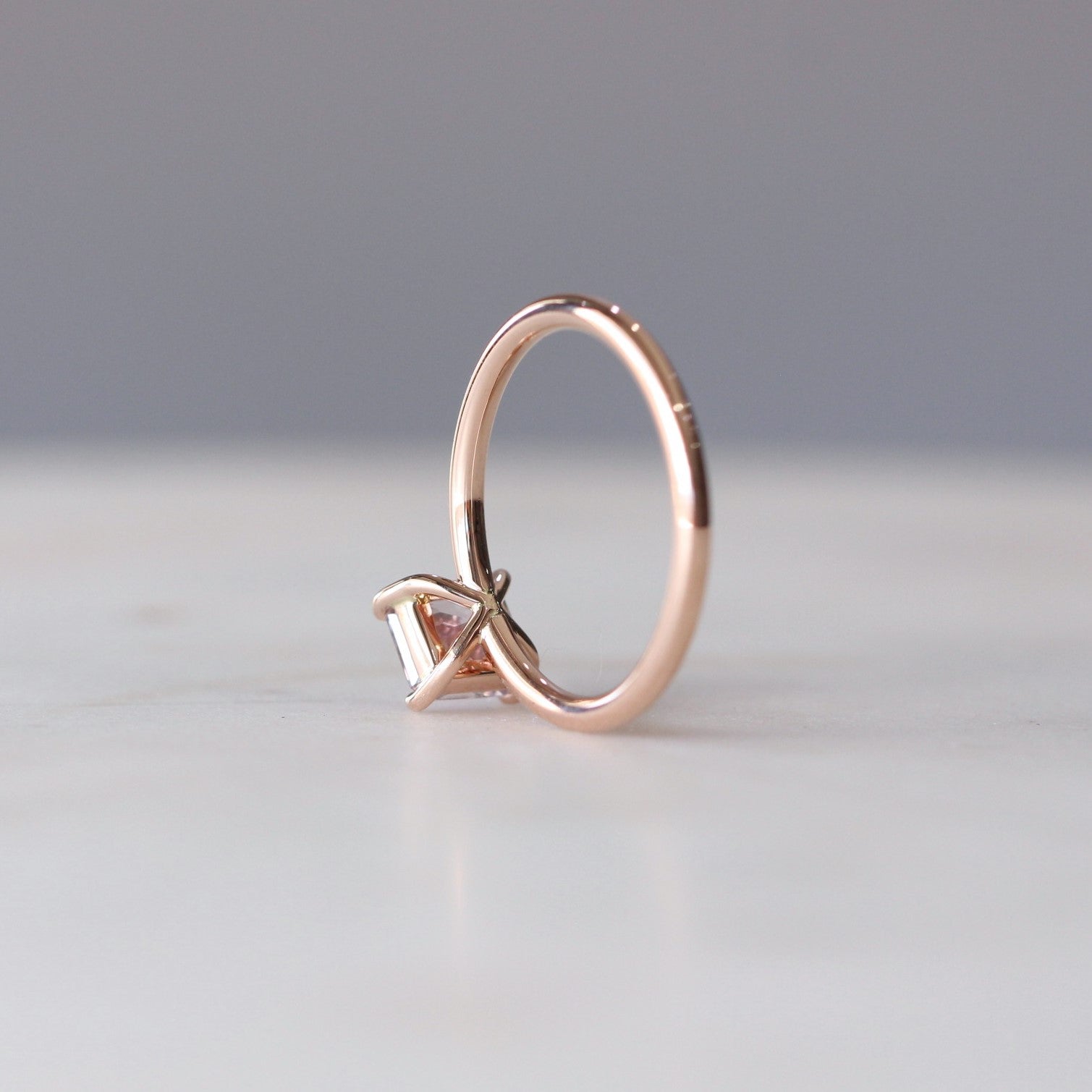 RADIANT / SAPPHIRE SOLITAIRE RING