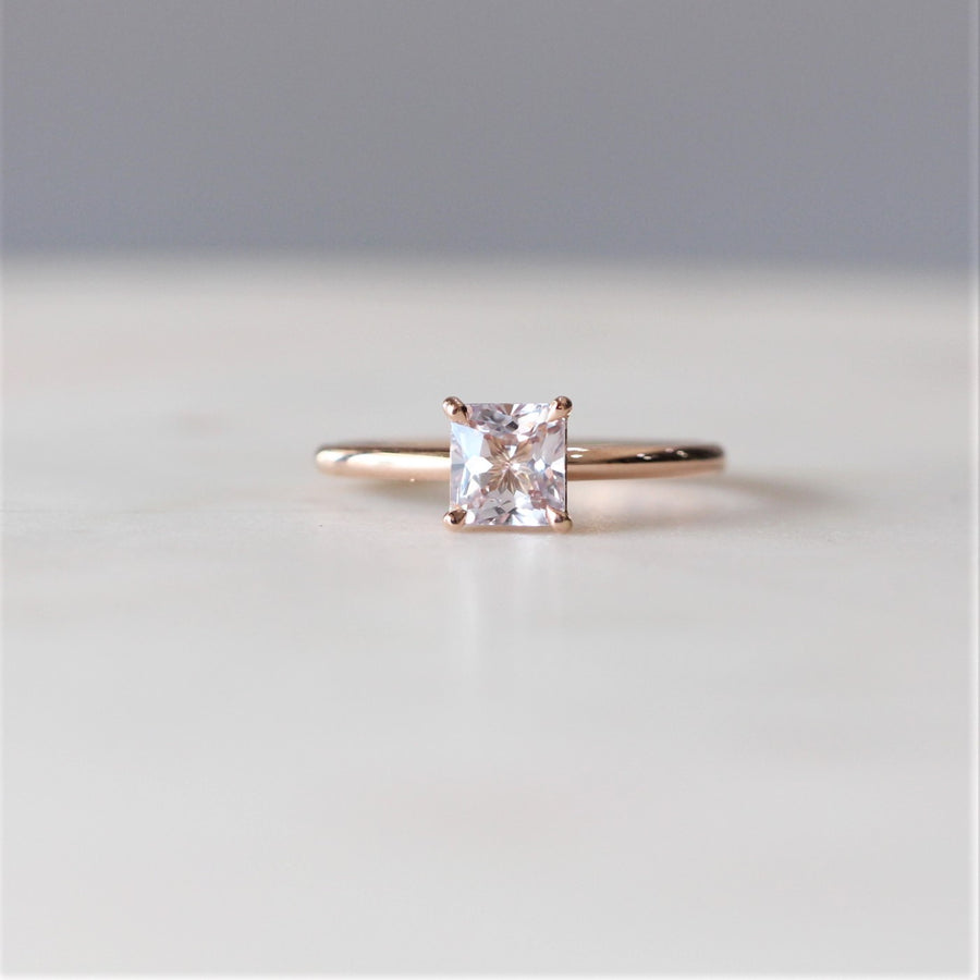 RADIANT / SAPPHIRE SOLITAIRE RING