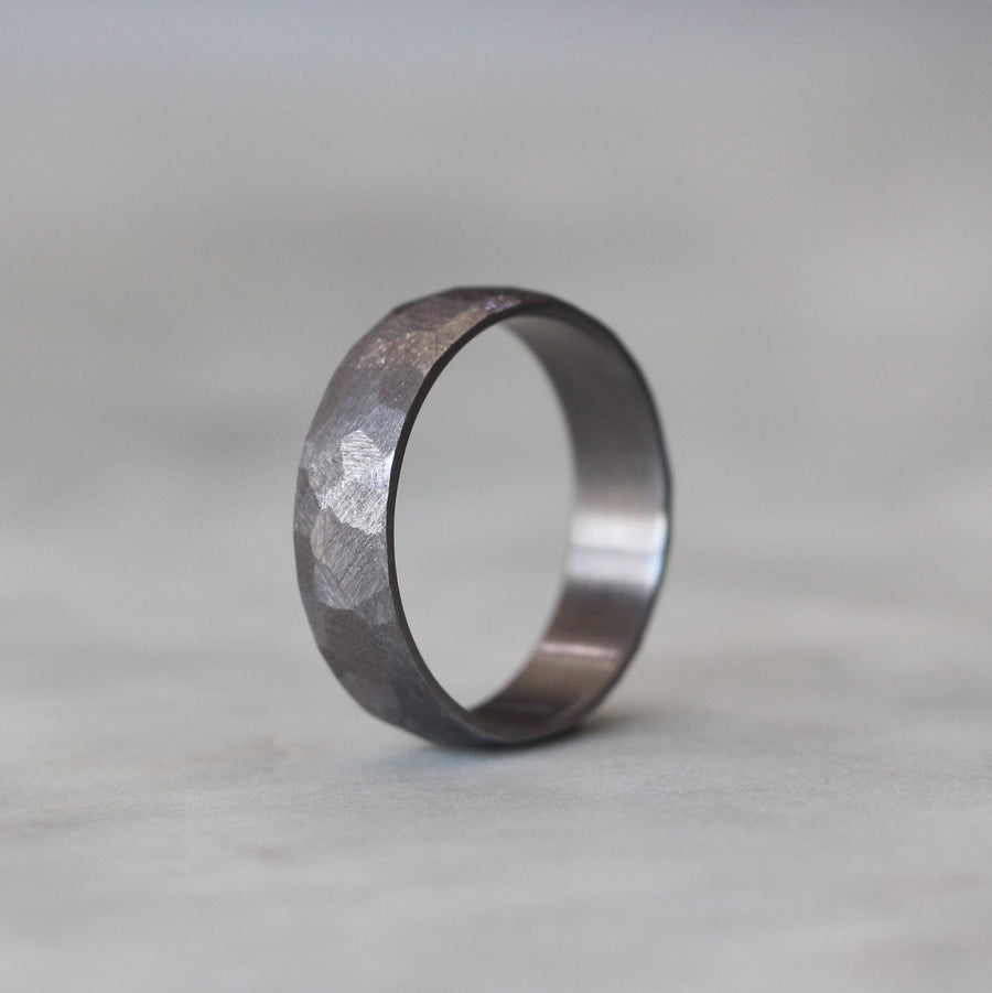 TANTALUM HALF ROUND / TEXTURED WEDDING BAND