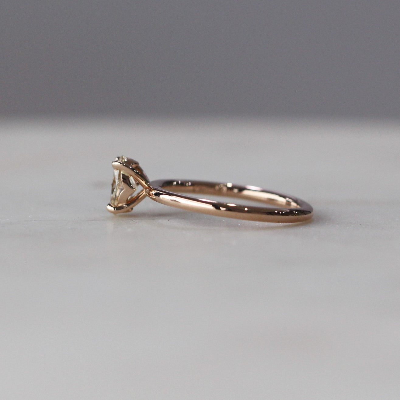 OVAL / ARGYLE SOLITAIRE RING II