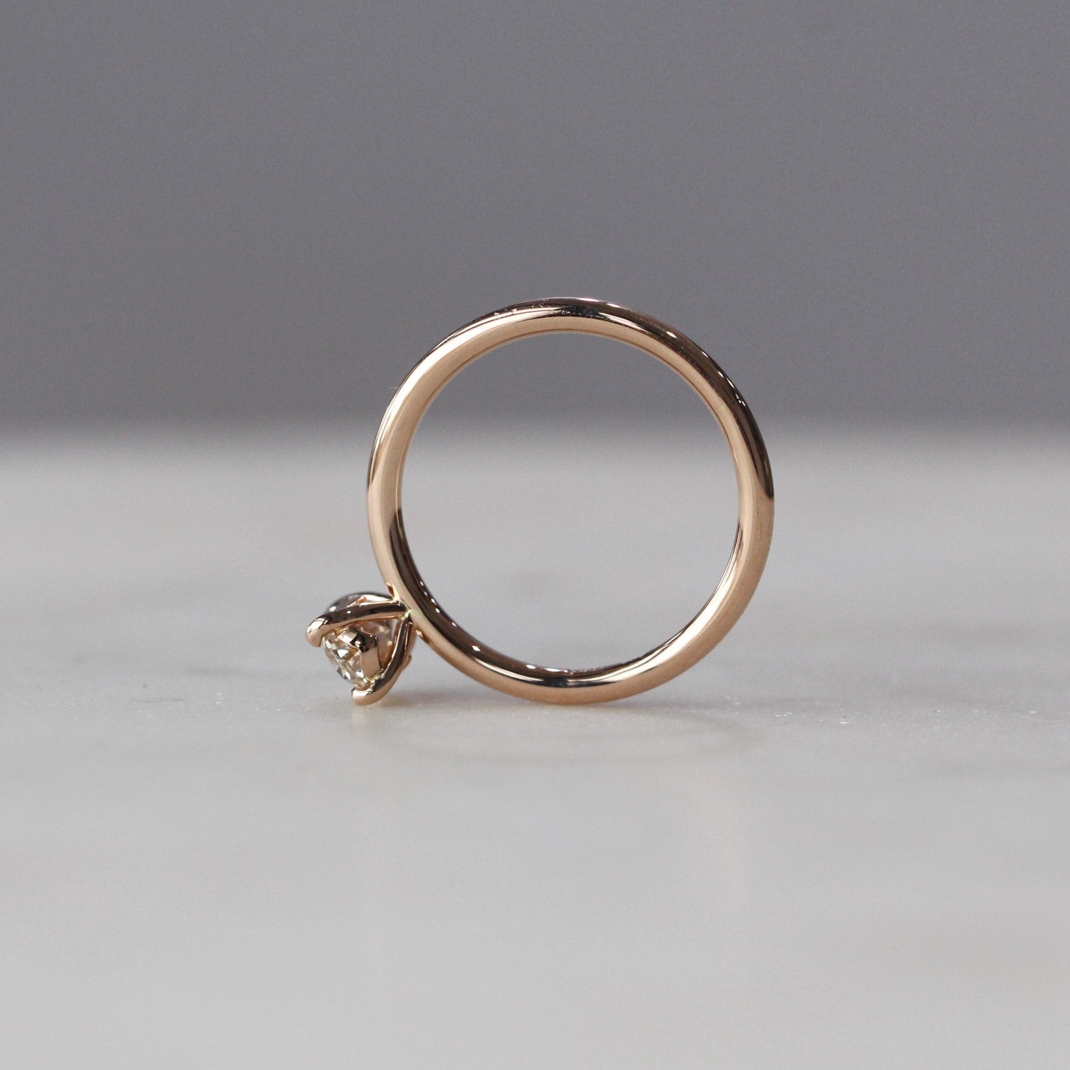 OVAL / ARGYLE SOLITAIRE RING II