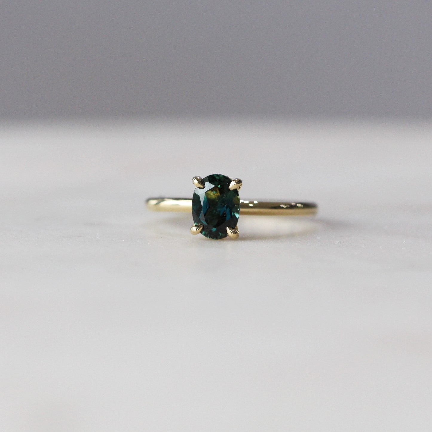 OVAL / SAPPHIRE SOLITAIRE RING