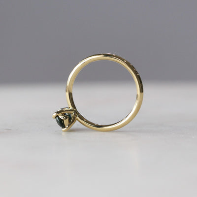OVAL / SAPPHIRE SOLITAIRE RING