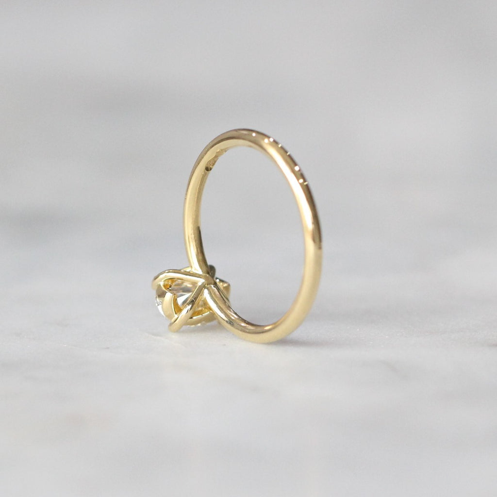 OVAL LAB CREATED DIAMOND / SOLITAIRE RING V