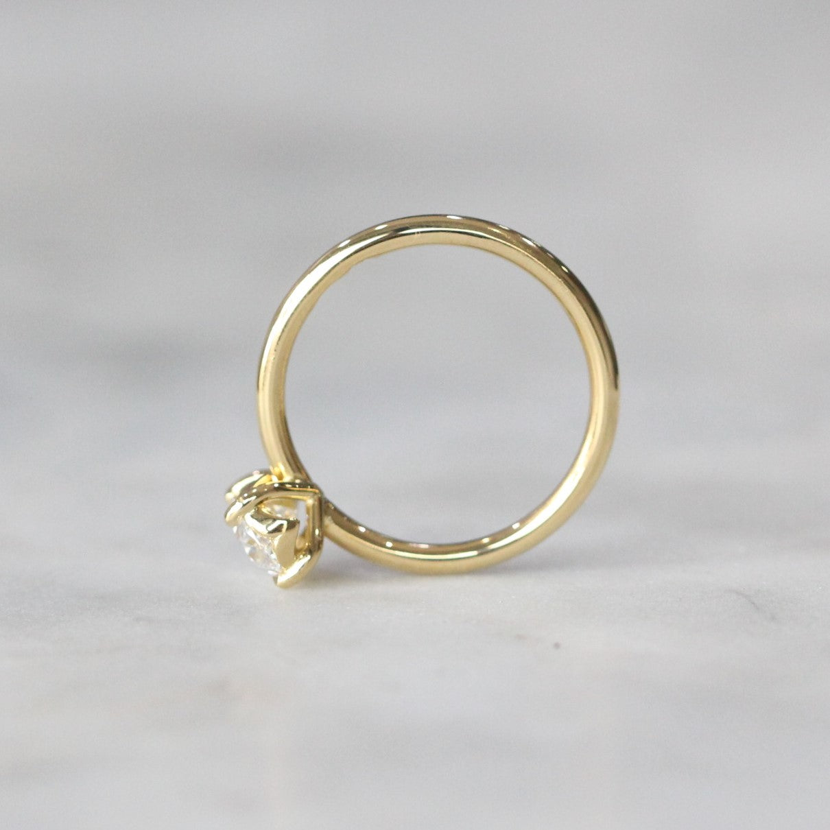 OVAL LAB CREATED DIAMOND / SOLITAIRE RING V