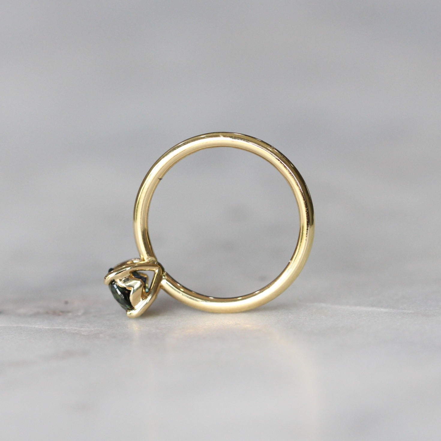 ROUND / PARTI SAPPHIRE RING II