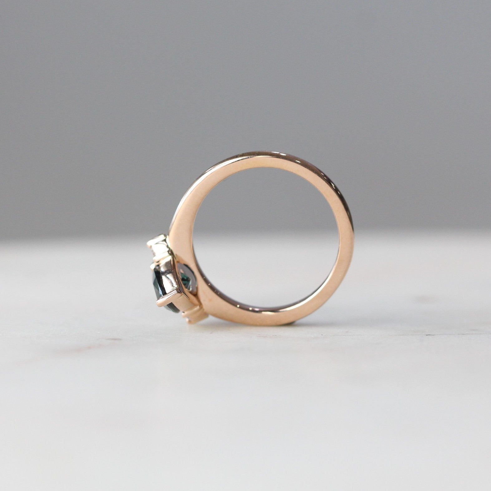 PARTI / HALF HALO RING