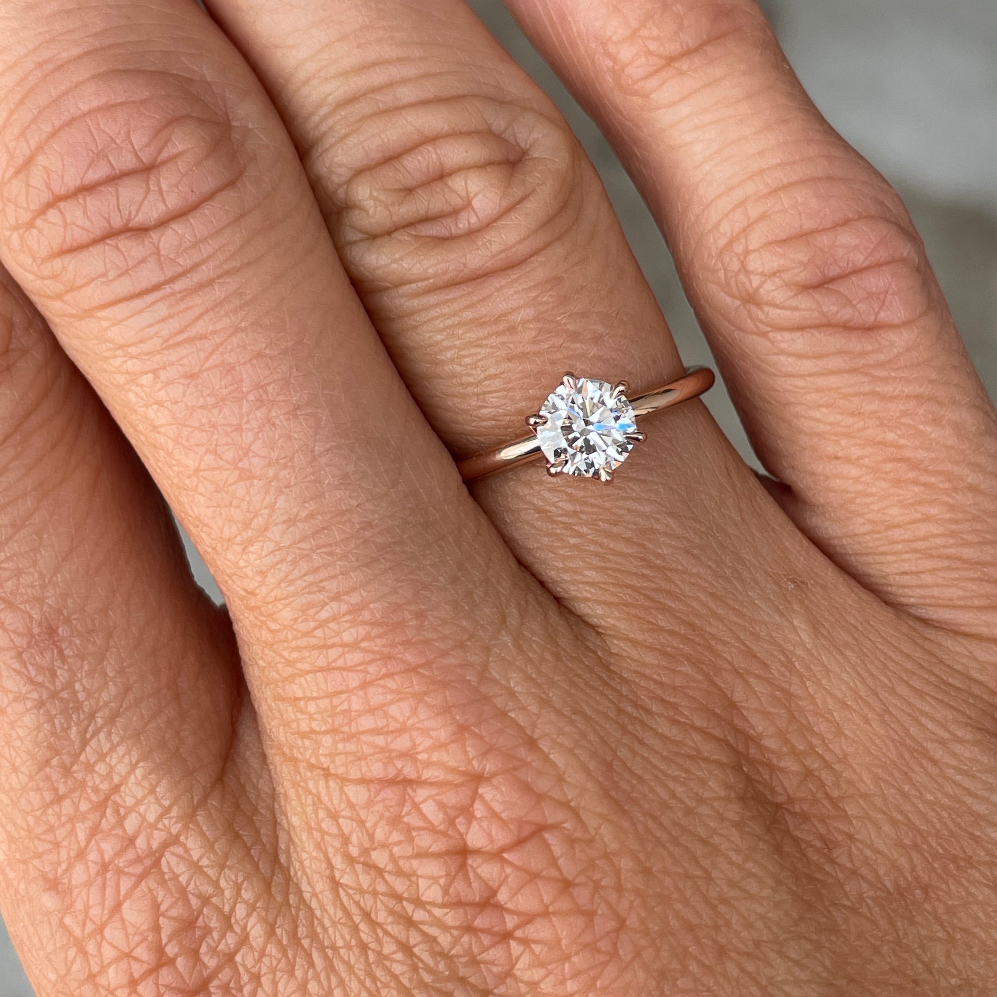 ROUND DIAMOND / LOTUS RING III