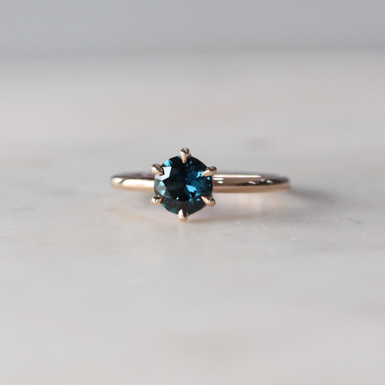 ROUND / SAPPHIRE SOLITAIRE RING II