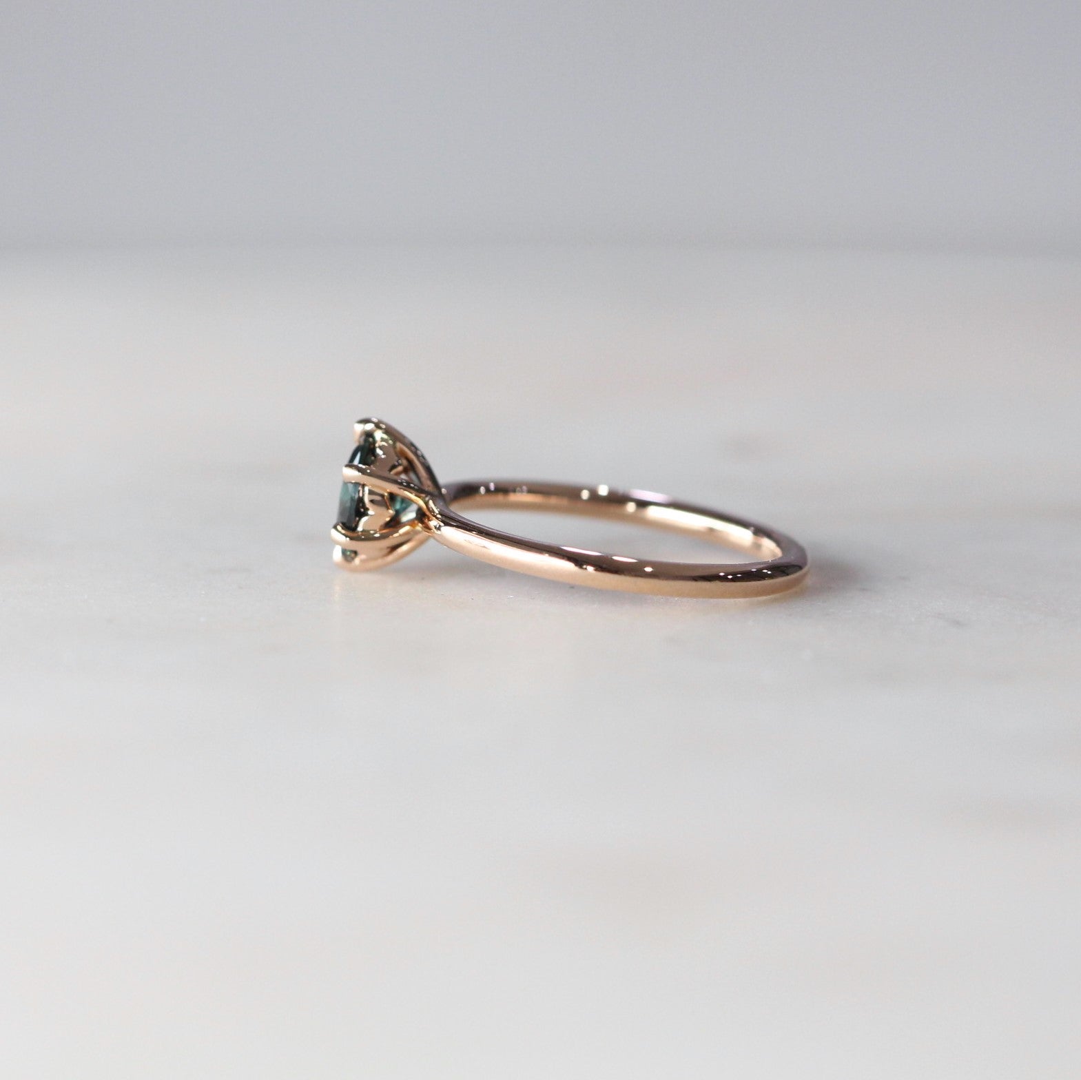 ROUND / SAPPHIRE SOLITAIRE RING II