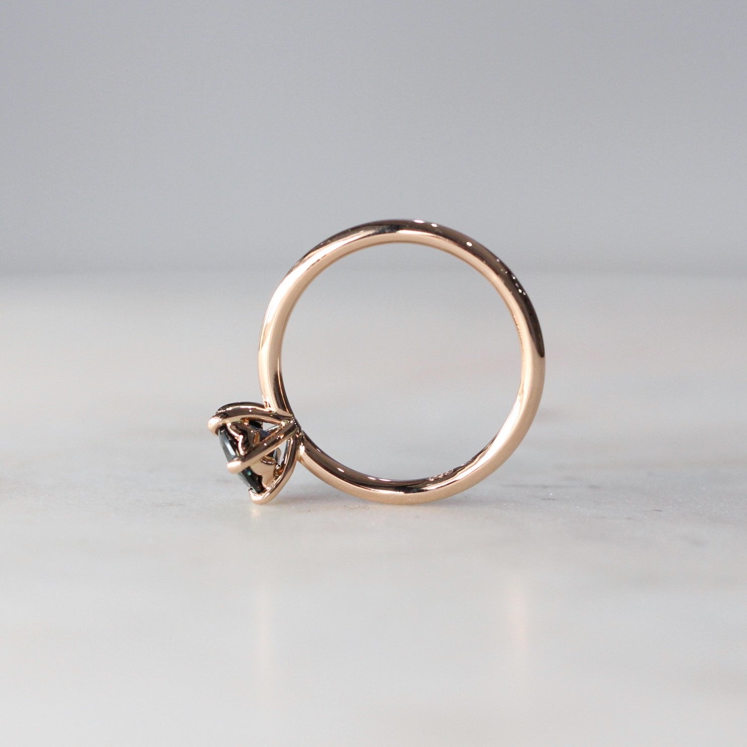 ROUND / SAPPHIRE SOLITAIRE RING II