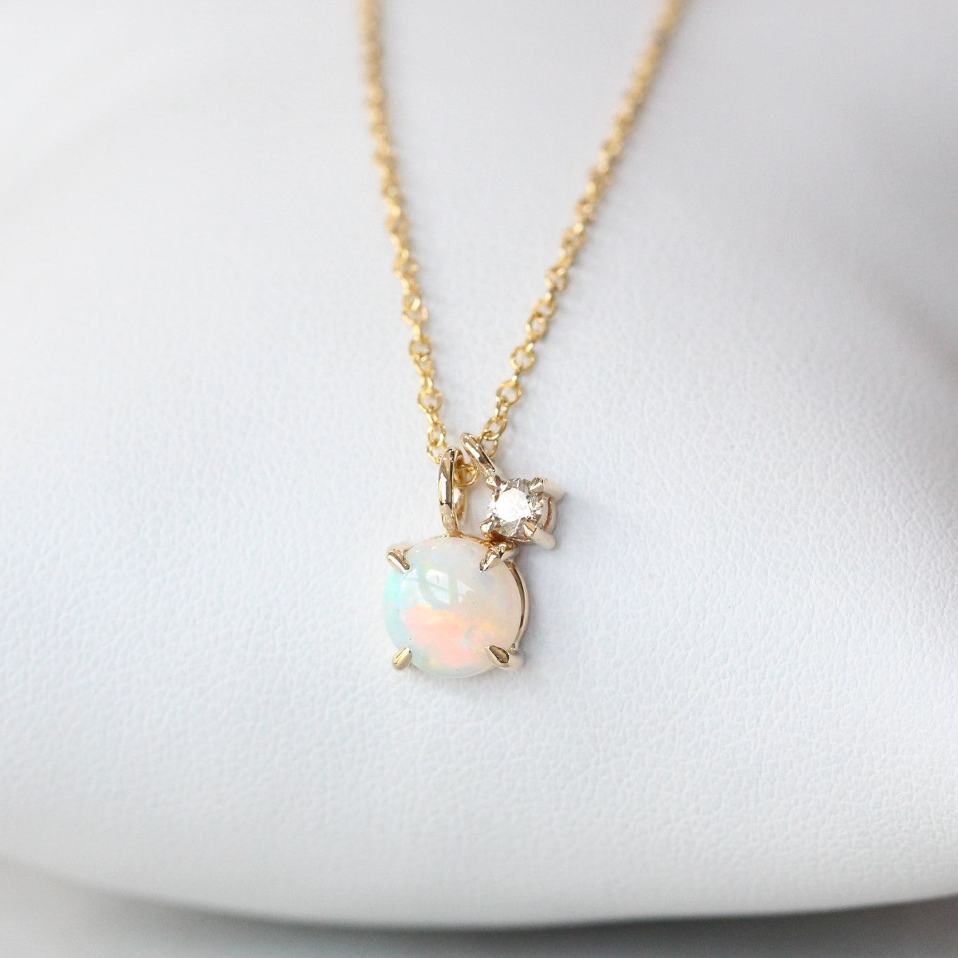 OPAL & CHAMPAGNE DIAMOND / NECKLACE